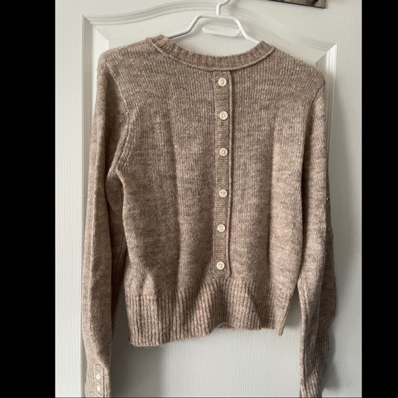 New Abercrombie and Fitch Button Back Sweater NWOT - Picture 1 of 4